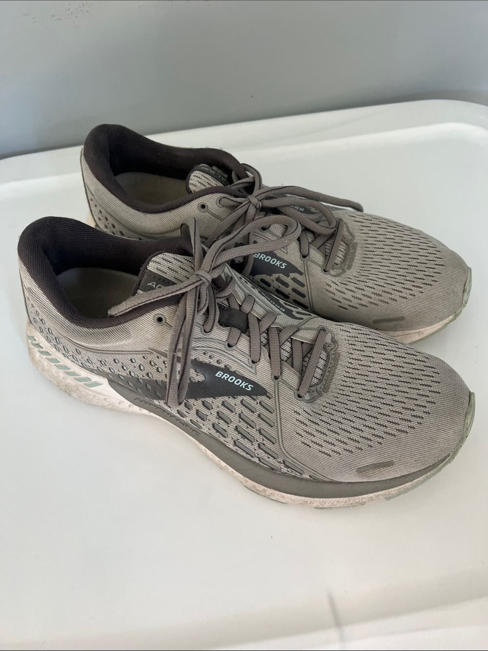 Brooks Adrenaline Women’s Running Shoes Size 10